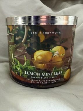 ✨New✨Bath & Body Works: 3 Wick Candle (14.5oz glass jar) Lemon Mint Leaf